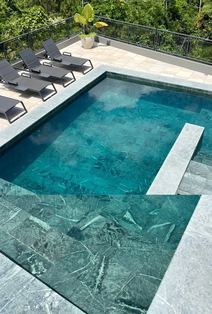 Piscina revestida em Pedra Sabão